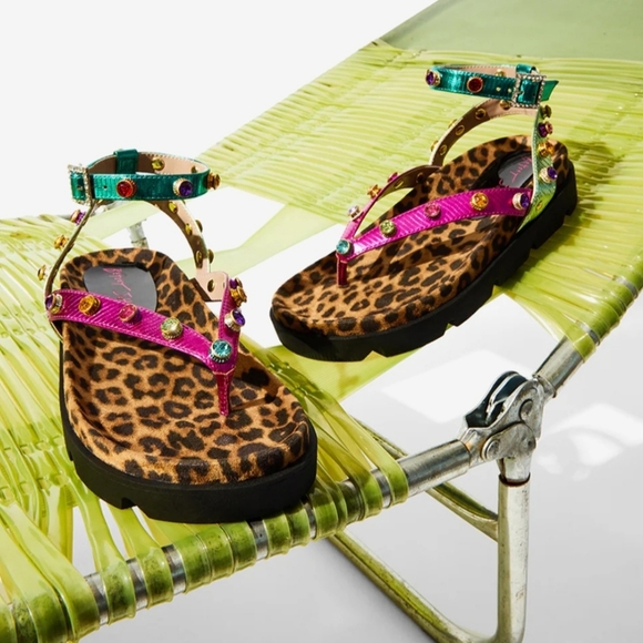Betsey Johnson Thong Sandals 8 Pink Green Studs Conley Metallic Strappy New $130 - Picture 5 of 17